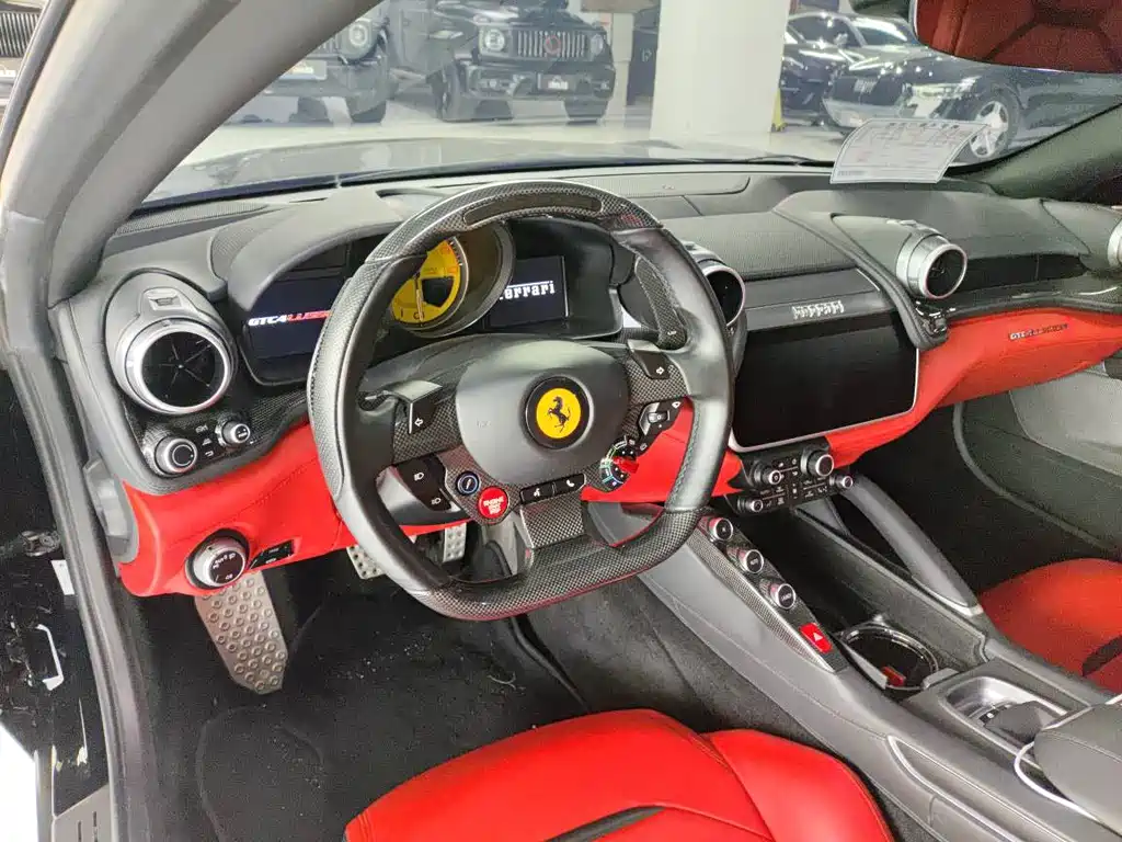 Ferrari GTC4Lusso — миниатюра 3