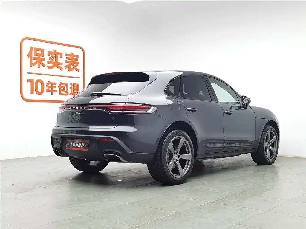PORSCHE MACAN