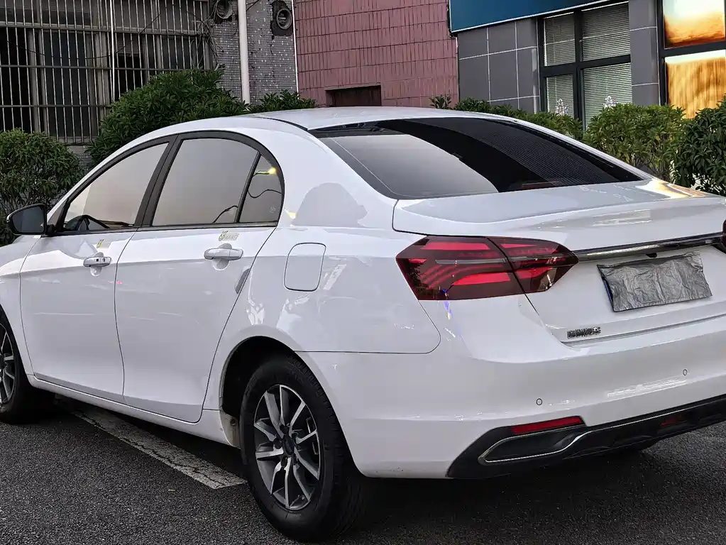 Geely Emgrand — миниатюра 11