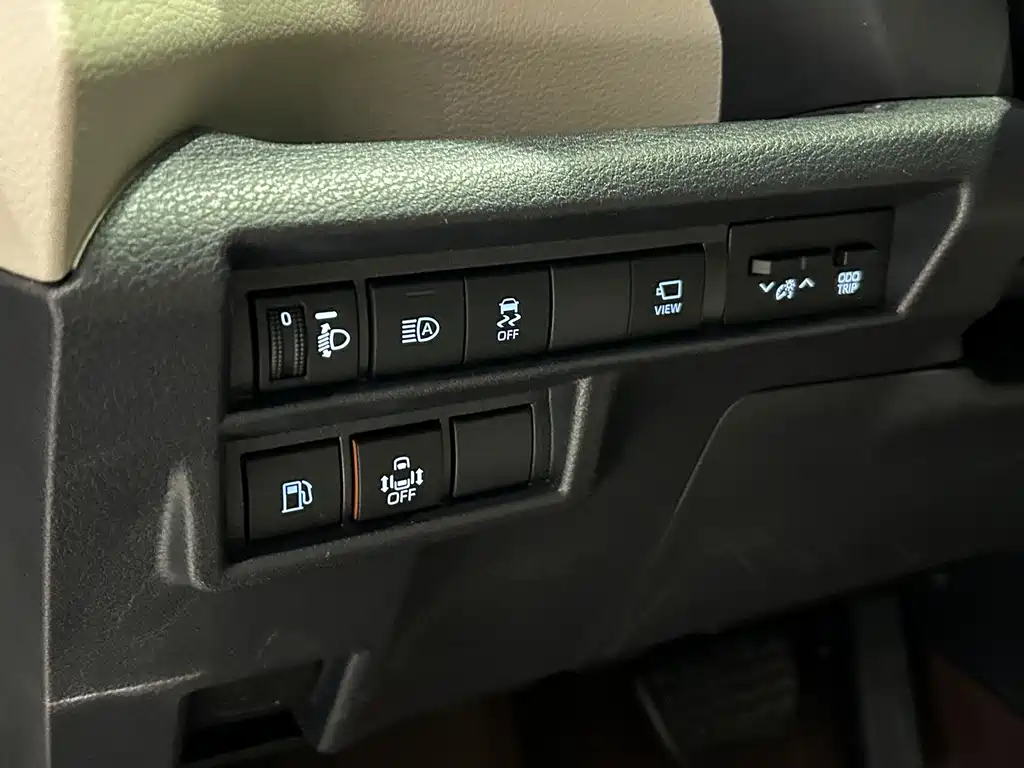 Toyota Granvia — миниатюра 7