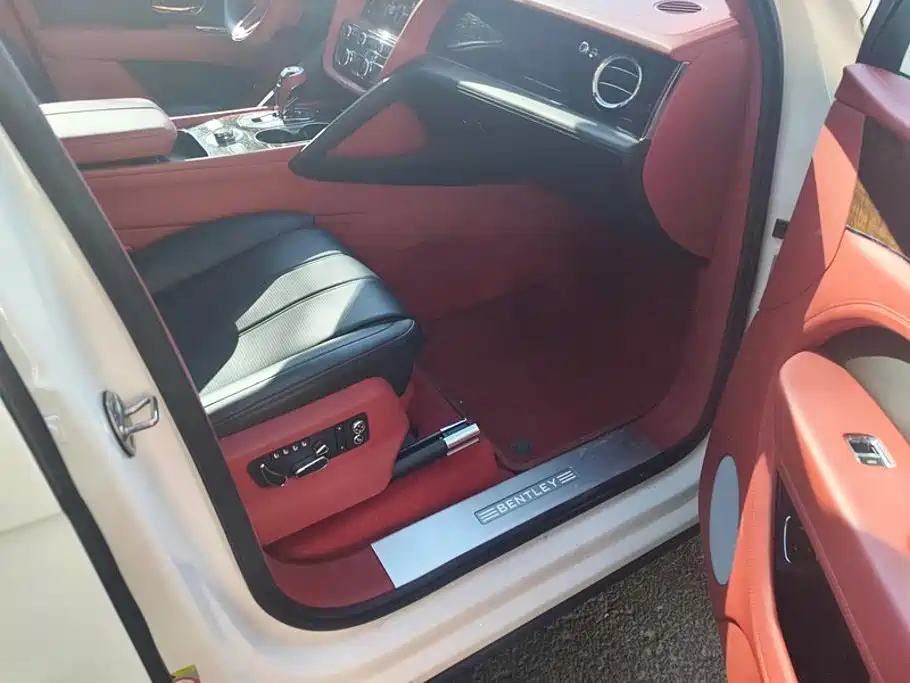 Bentley Bentayga — миниатюра 8