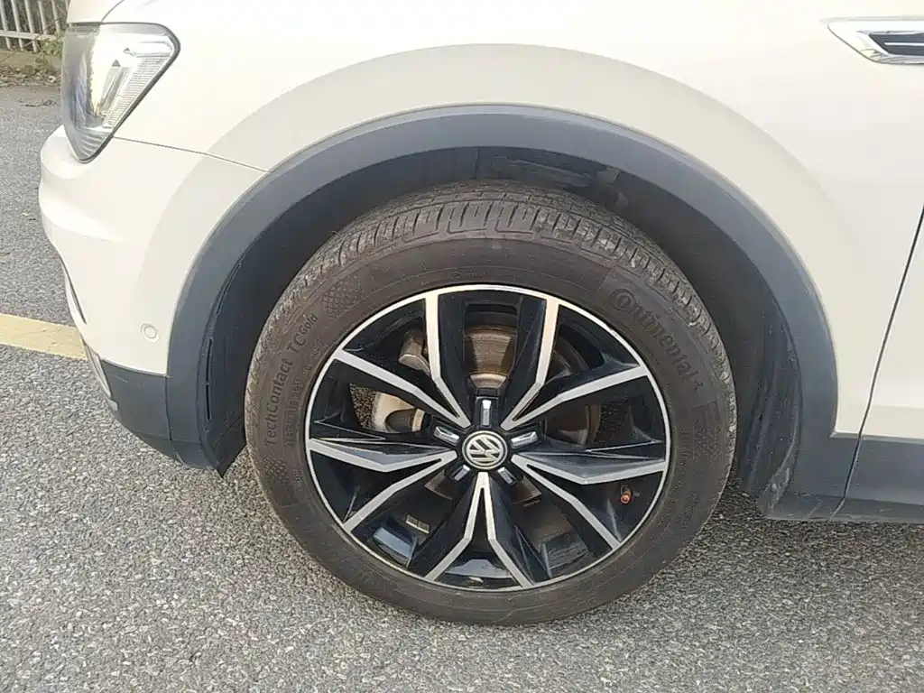 Volkswagen Tiguan L — миниатюра 23