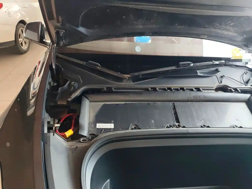 Tesla Model Y — миниатюра 21