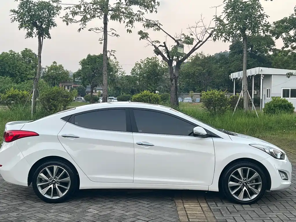 Hyundai Elantra Langdong — миниатюра 4
