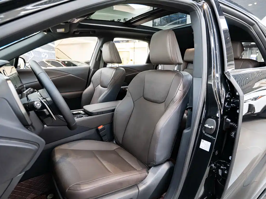 Lexus RX — миниатюра 11