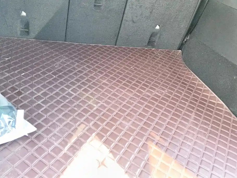 Tesla Model Y — миниатюра 4