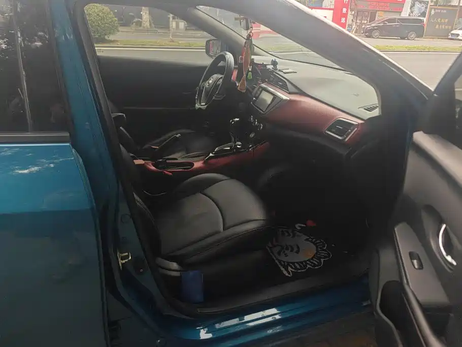 Nissan Bluebird — миниатюра 8