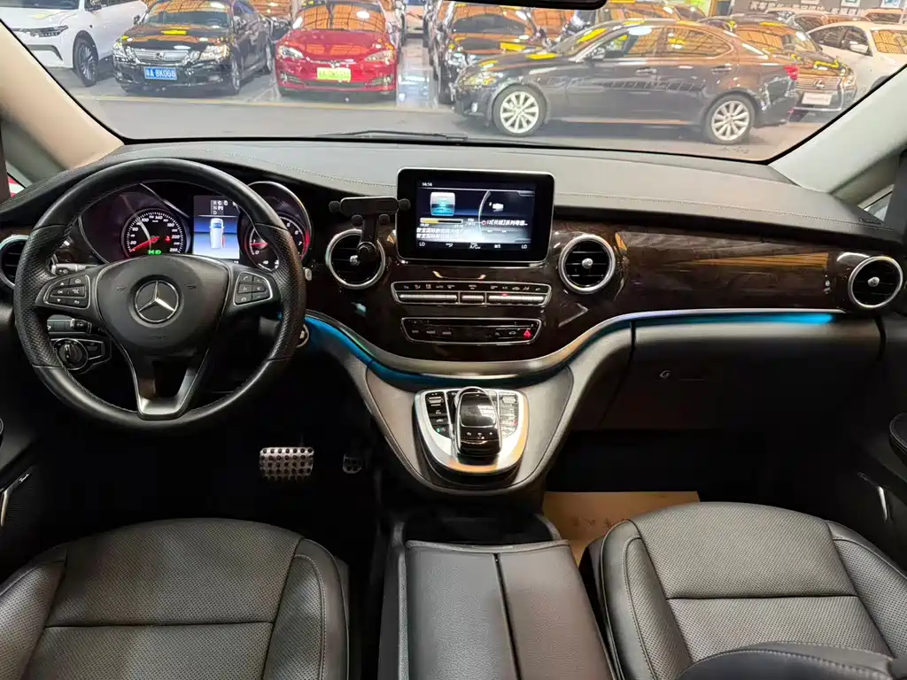 Mercedes-Benz V-Class — миниатюра 10