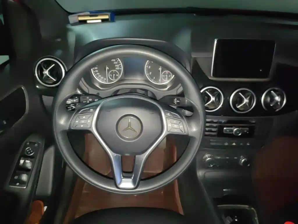 Mercedes-Benz B-Class — миниатюра 11