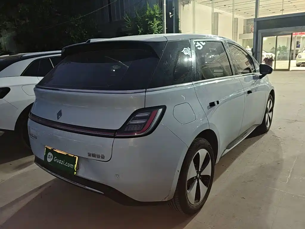 Baojun Yunduo — миниатюра 7