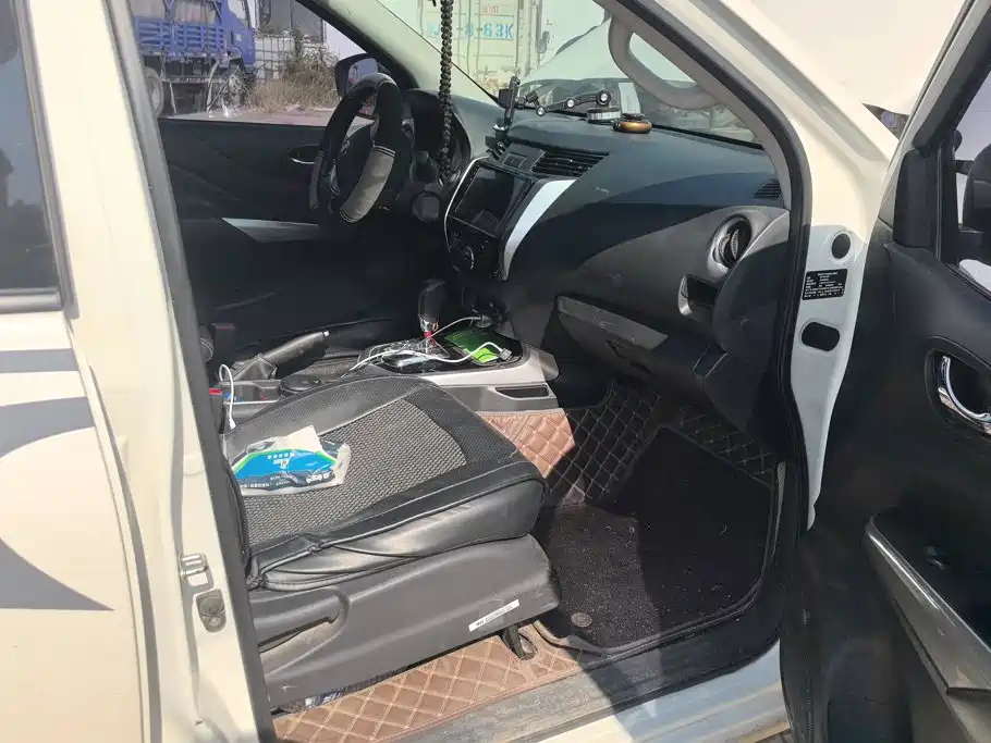 Nissan Terra — миниатюра 7
