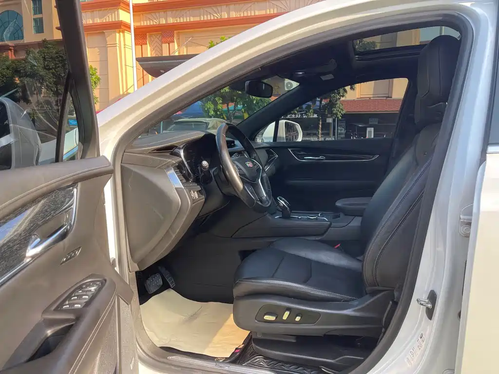 Cadillac XT5 — миниатюра 7