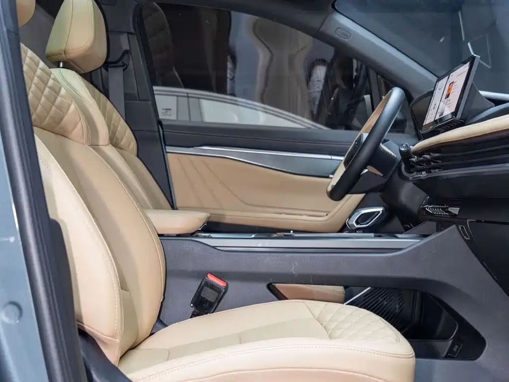 Geely Haoyue L — миниатюра 15