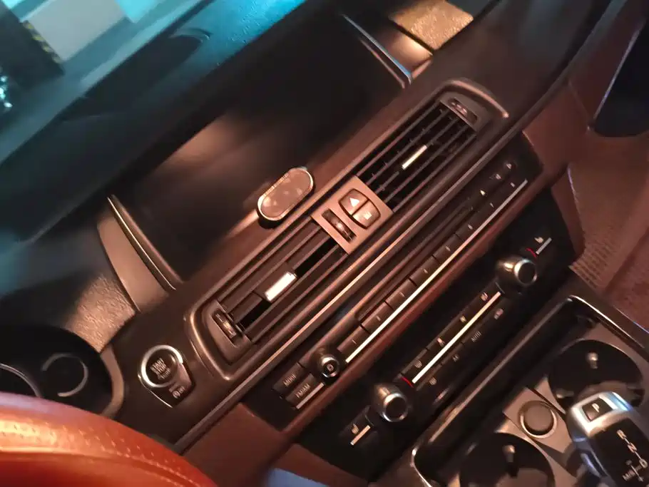 BMW 5 Series — миниатюра 13