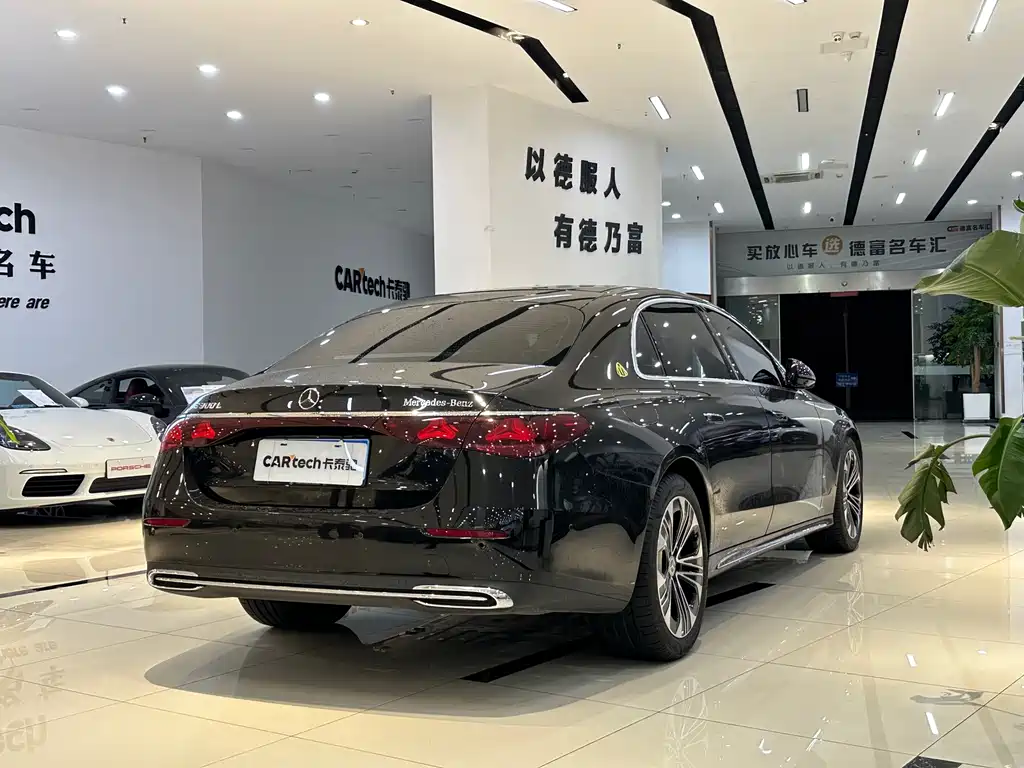 Mercedes-Benz E-Class — миниатюра 12