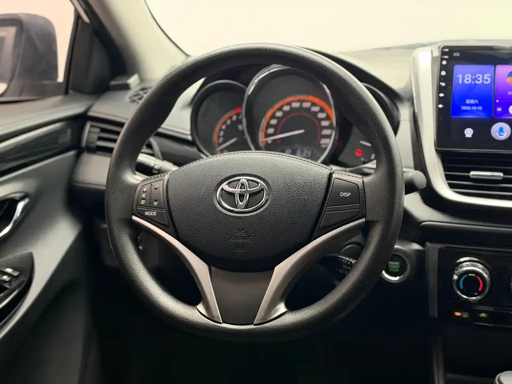 Toyota Yaris L — миниатюра 10
