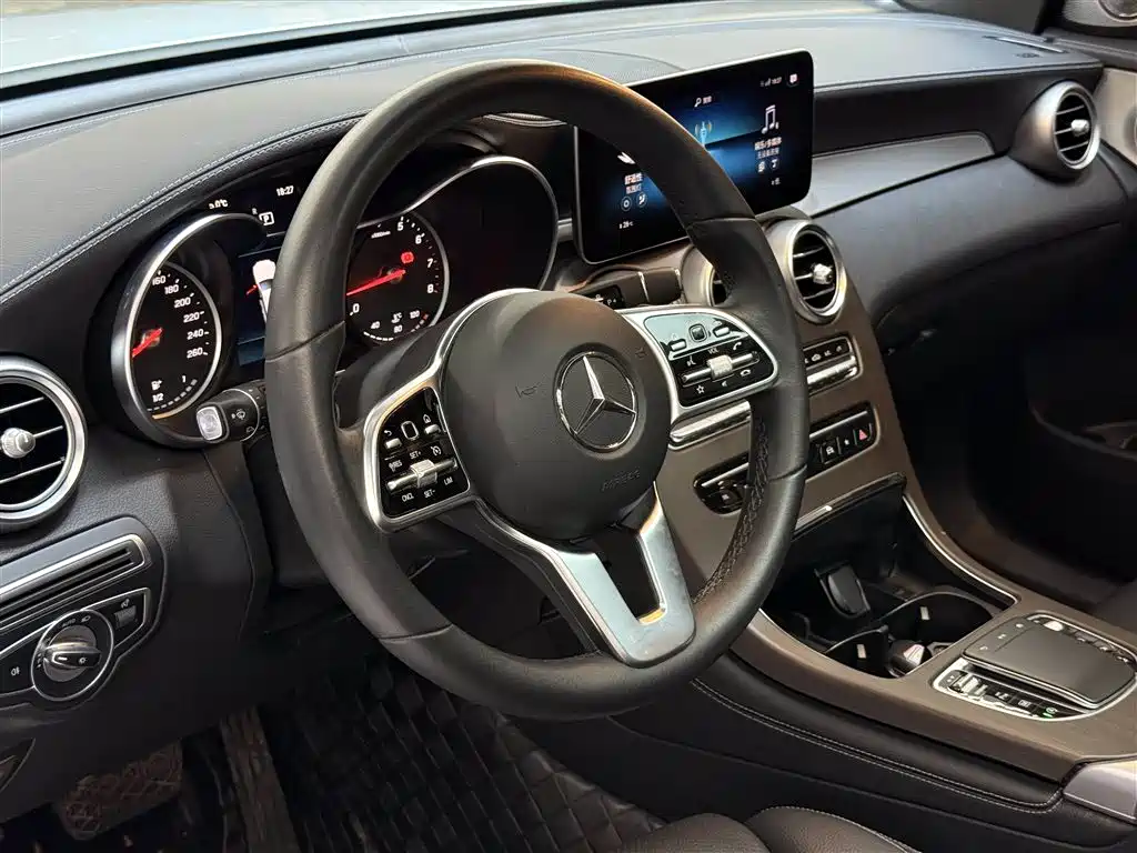 MERCEDES-BENZ GLC