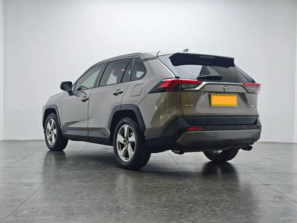 Toyota RAV4 — миниатюра 4