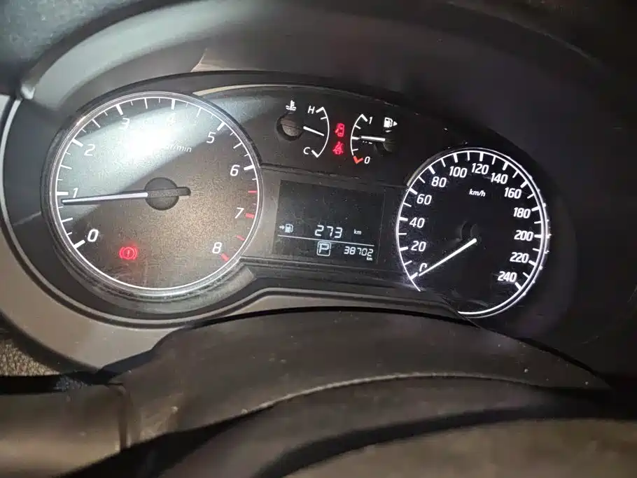 Nissan Tiida — миниатюра 14