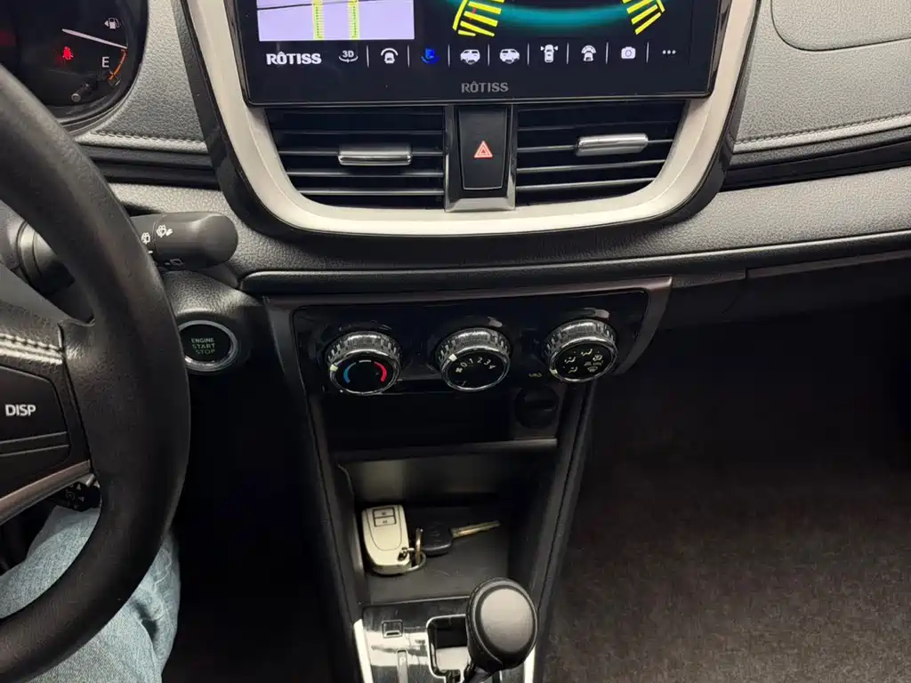 Toyota Yaris L — миниатюра 12