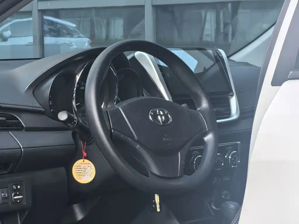 Toyota Yaris L — миниатюра 6