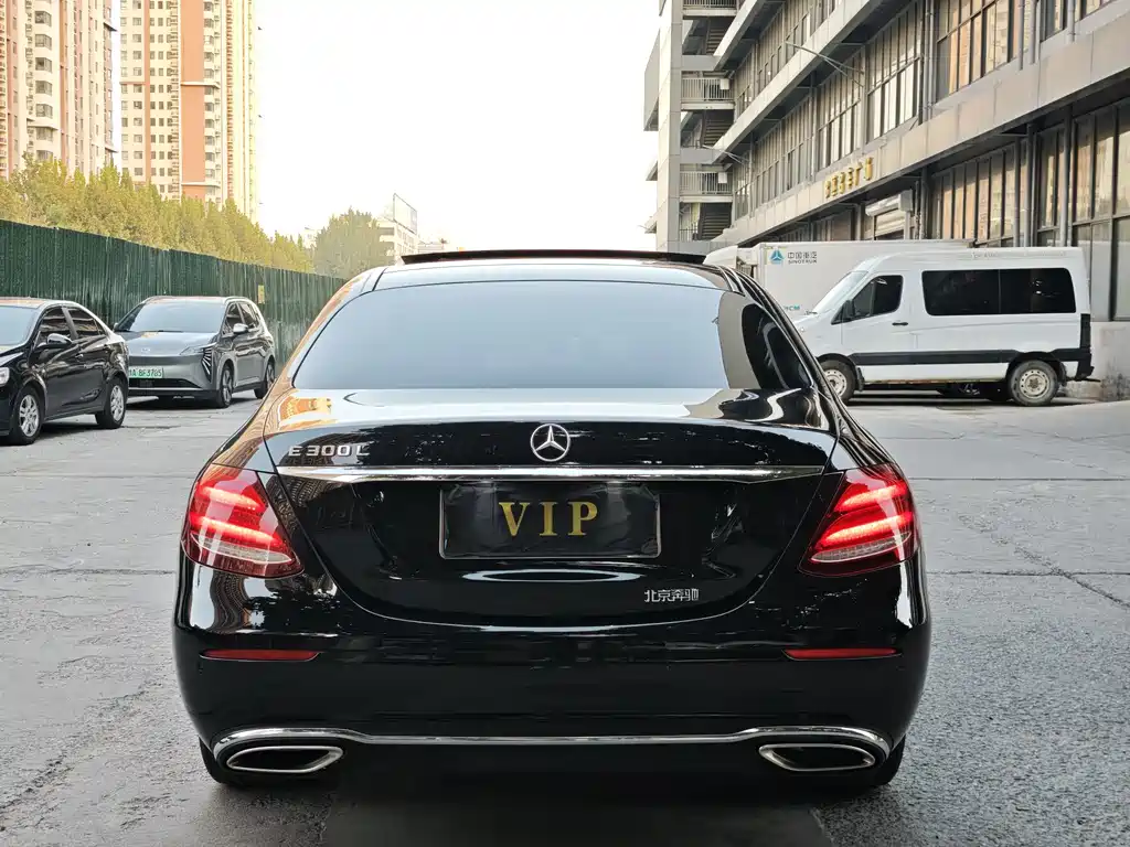 Mercedes-Benz E-Class — миниатюра 9