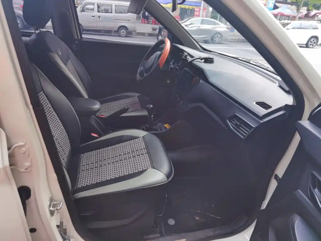 Wuling Hongguang — миниатюра 19