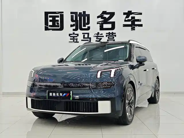2025 Lynk & Co 900