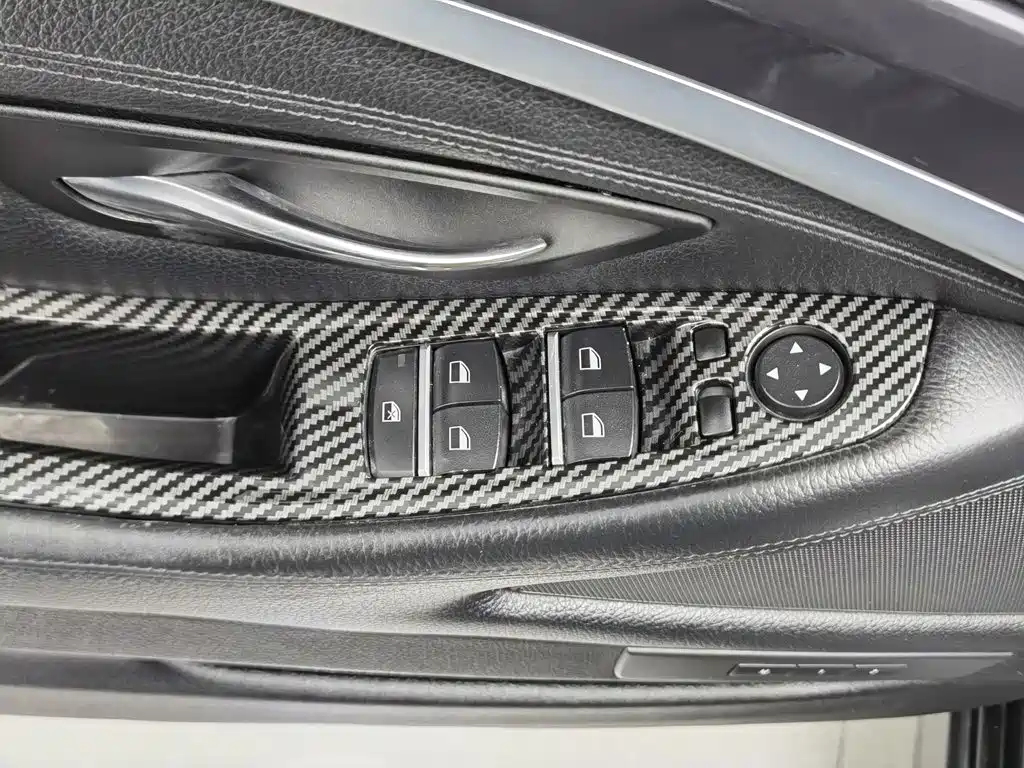 BMW 5 Series — миниатюра 9