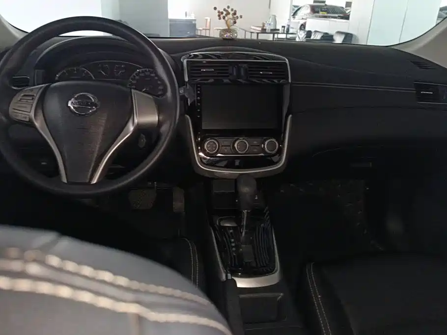 Nissan Tiida — миниатюра 12