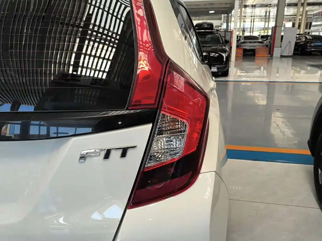 Honda Fit — миниатюра 8