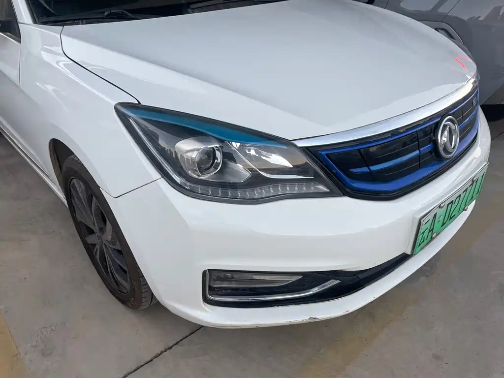 DONGFENG E70
