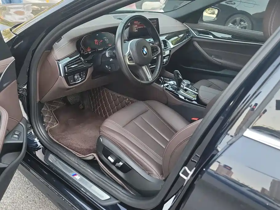 BMW 5 Series — миниатюра 9