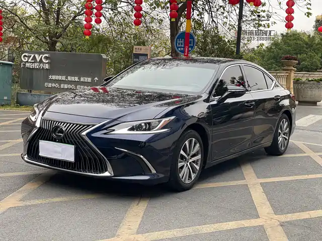 LEXUS ES 2019