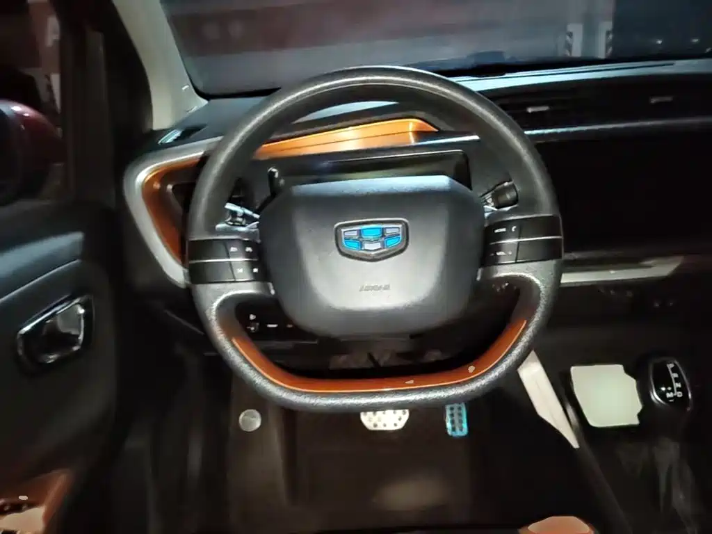 Geely Vision X1 — миниатюра 3