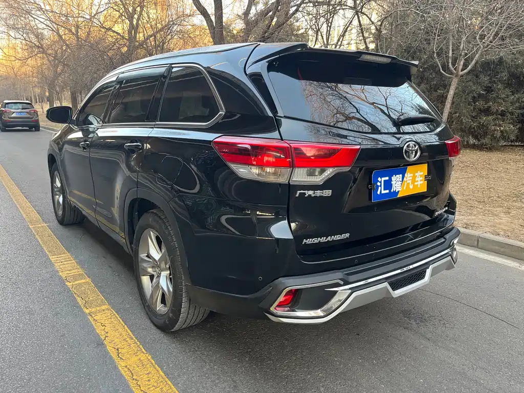 TOYOTA HIGHLANDER
