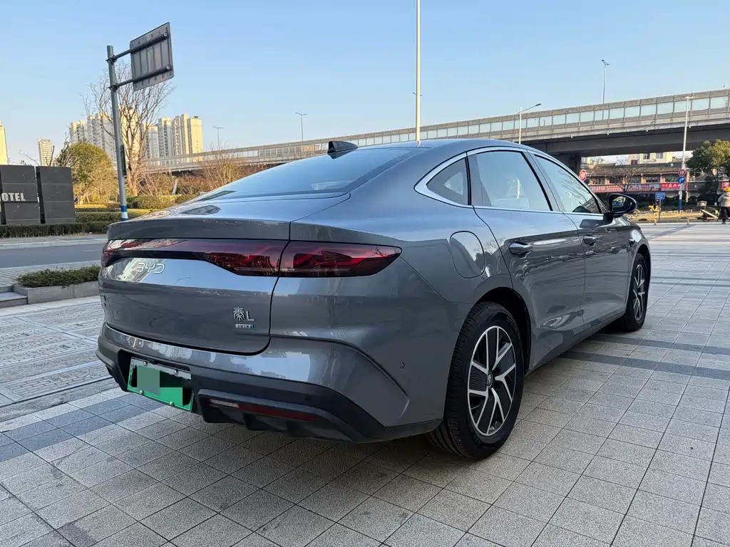 BYD QIN L