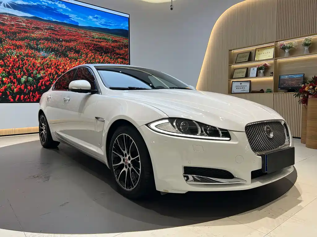 Jaguar XF 2015 XF 2.0T Luxury