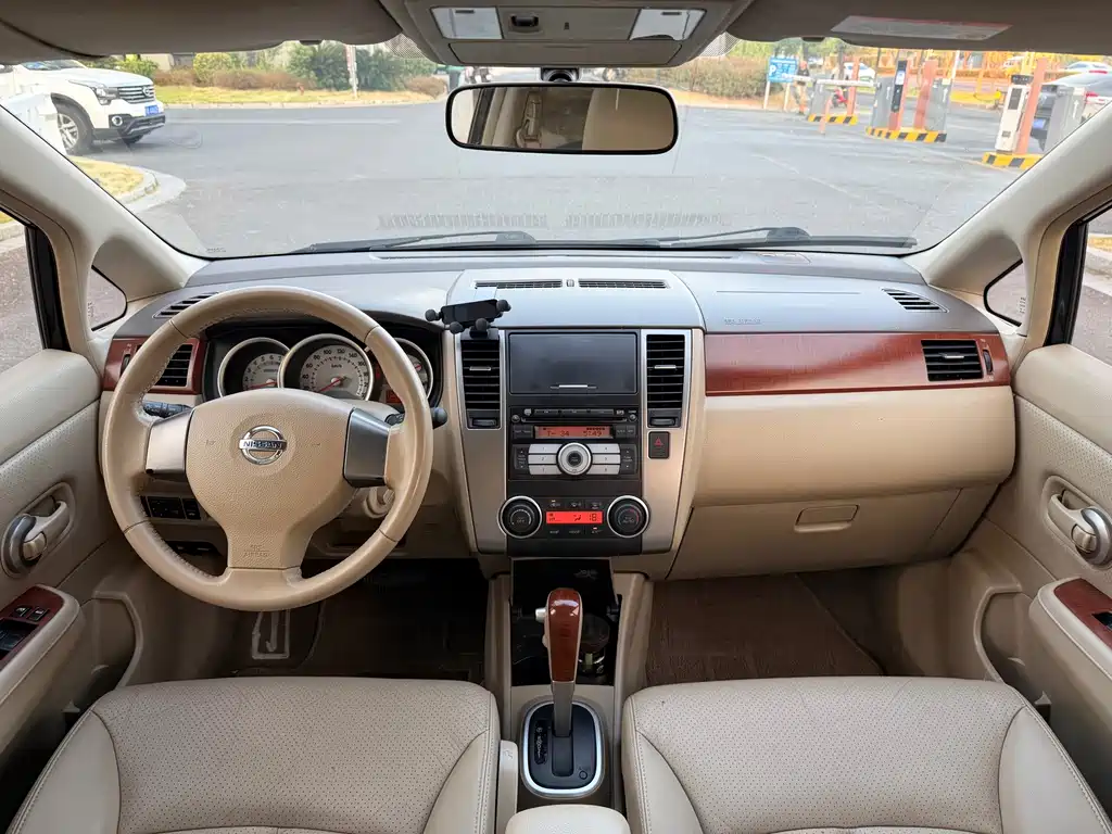 Nissan Tiida — миниатюра 11