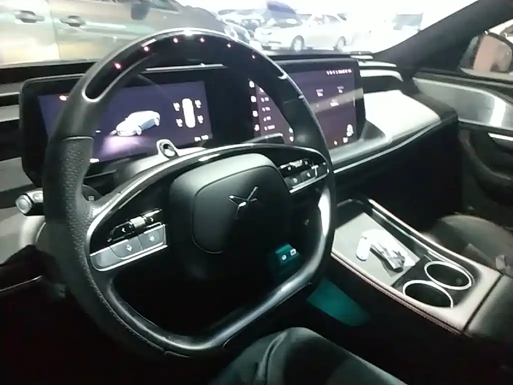 XPeng P7 — миниатюра 10