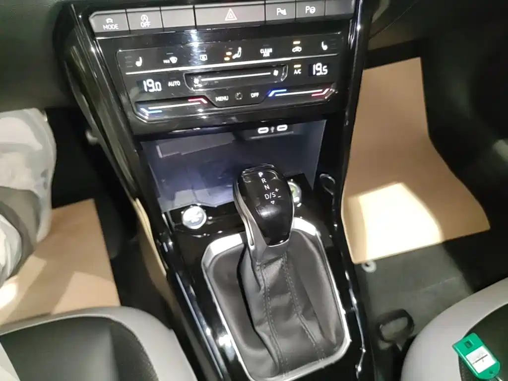 Volkswagen T-Roc — миниатюра 14