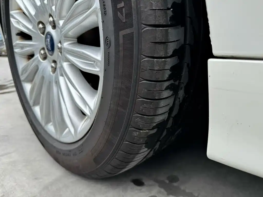 Ford Mondeo — миниатюра 9