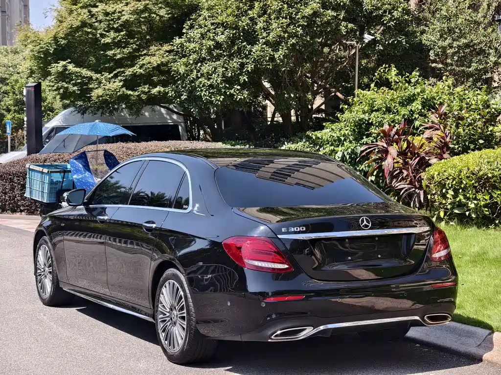 Mercedes-Benz E-Class — миниатюра 5