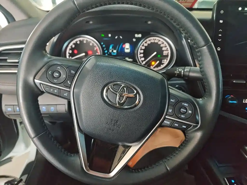 Toyota Camry — миниатюра 11