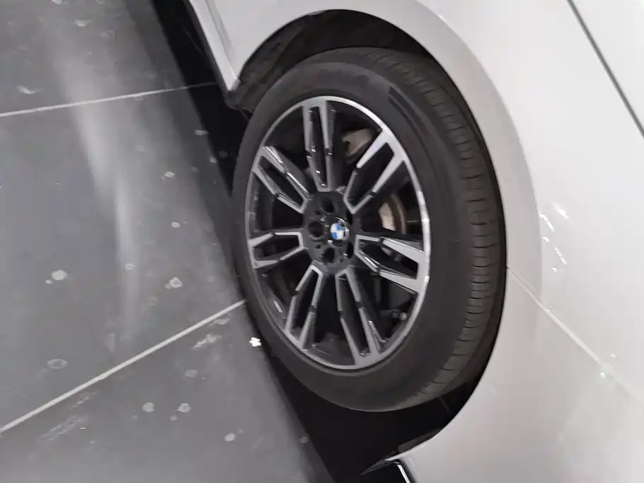 BMW 5 Series — миниатюра 6