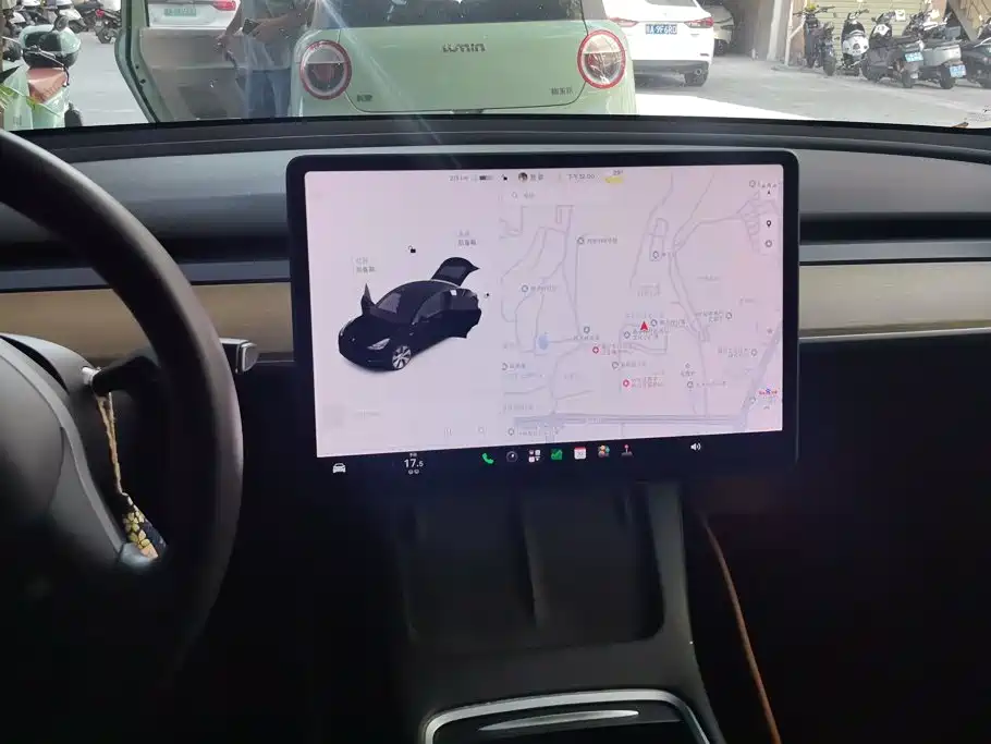 Tesla Model Y — миниатюра 13