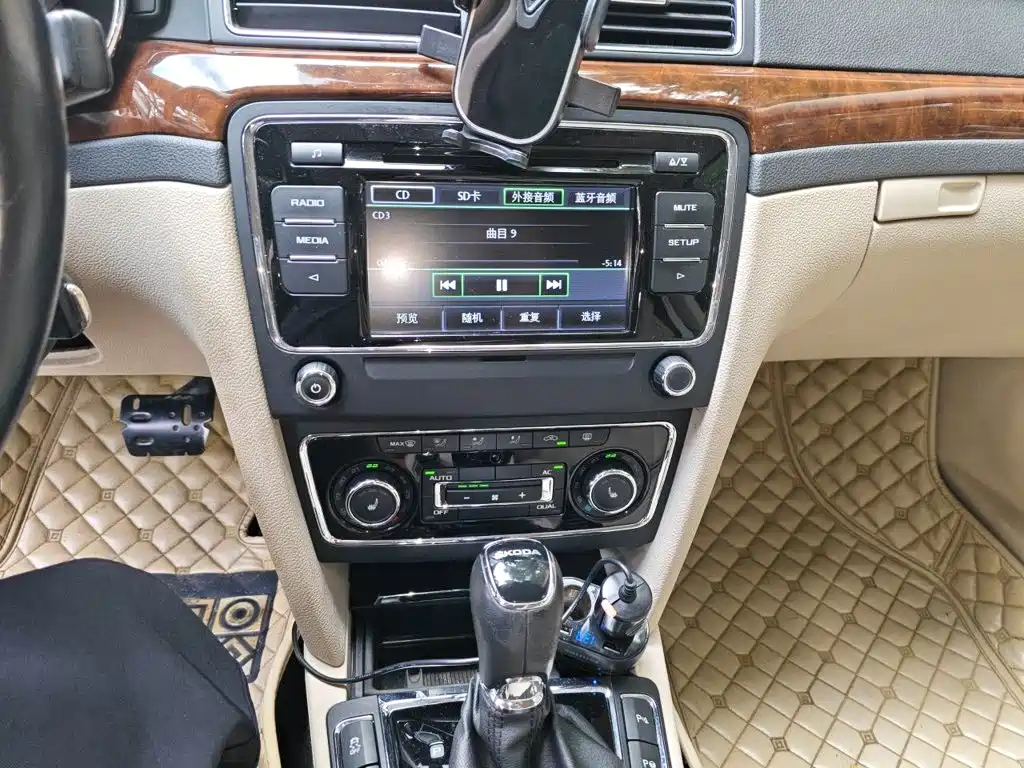 Skoda Superb — миниатюра 9