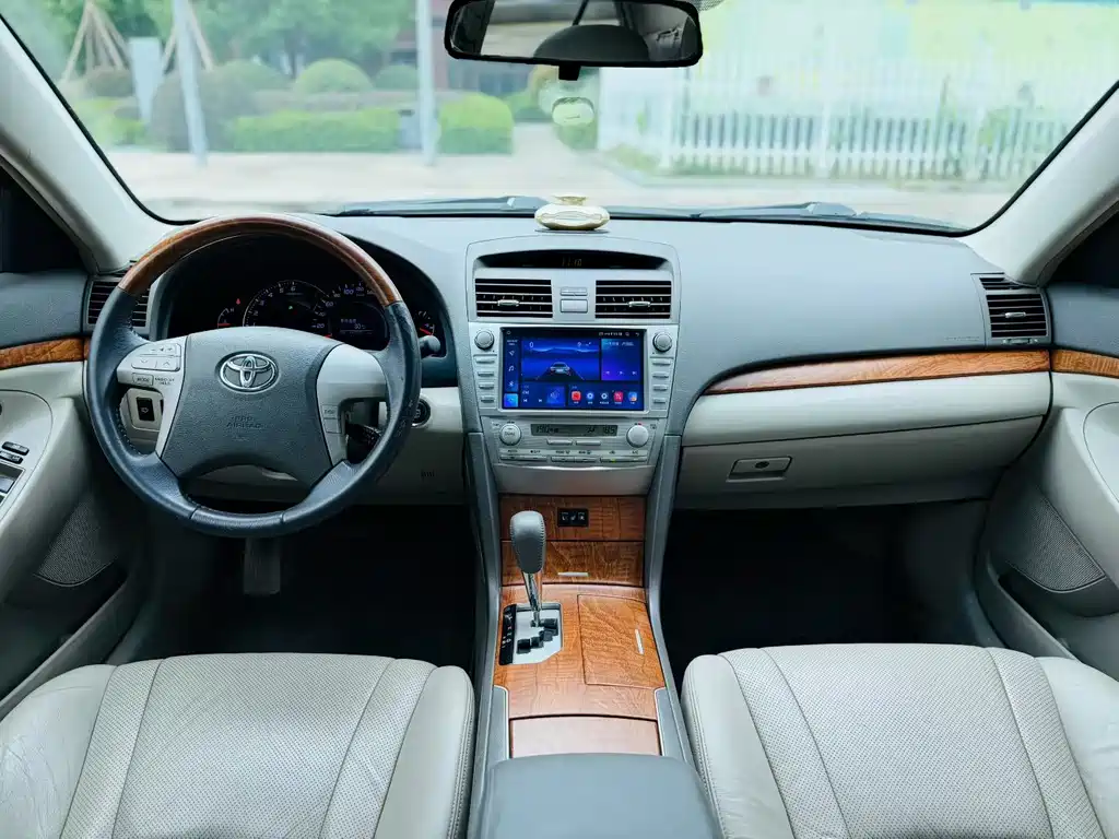 Toyota Camry — миниатюра 3