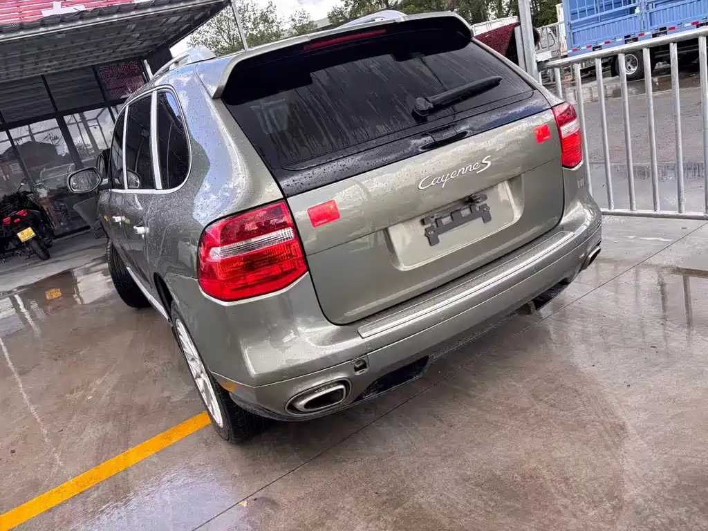 Porsche Cayenne — миниатюра 8