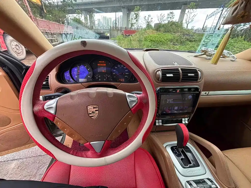 Porsche Cayenne — миниатюра 6